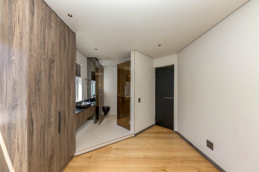 2 Bedroom Property for Sale in Sea Point Western Cape